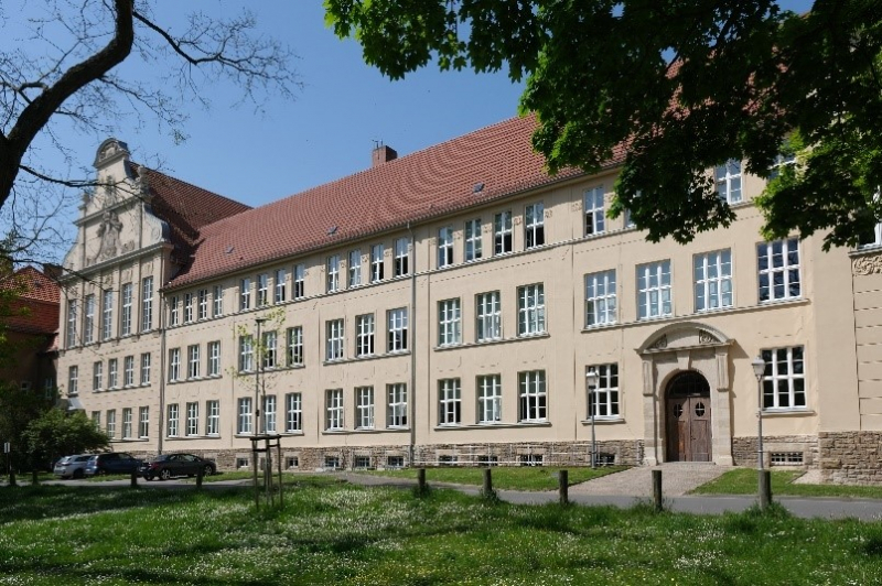 haus1schraeg.jpg